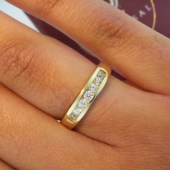 14k Solid Yellow Gold Round Wedding Band size 7 - Picture 1 of 9